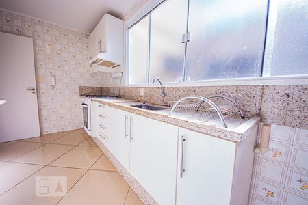 Cozinha de apartamento à venda com 2 quartos, 70m² em Jardim do Salso, Porto Alegre