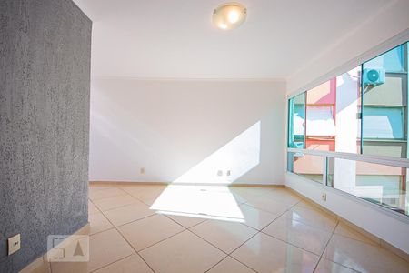 Sala de apartamento à venda com 2 quartos, 70m² em Jardim do Salso, Porto Alegre
