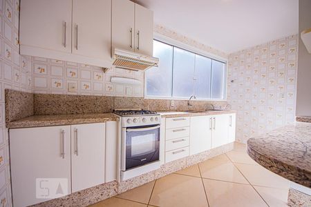 Cozinha de apartamento à venda com 2 quartos, 70m² em Jardim do Salso, Porto Alegre