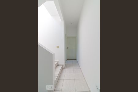 Corredor de casa para alugar com 3 quartos, 160m² em Jardim Santa Clara, Guarulhos