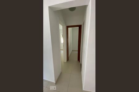 Corredor de apartamento para alugar com 2 quartos, 42m² em Jacarepaguá, Rio de Janeiro