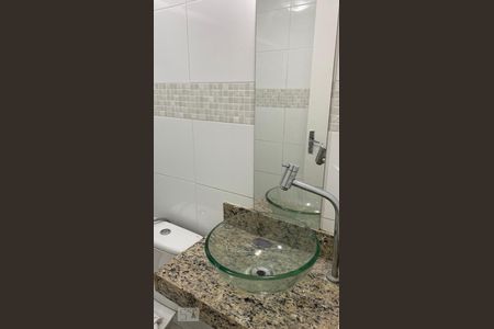 Banheiro de apartamento para alugar com 2 quartos, 42m² em Jacarepaguá, Rio de Janeiro