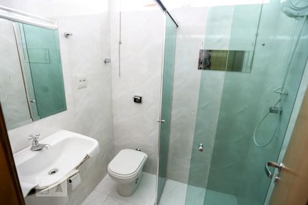 Banheiro social de casa para alugar com 3 quartos, 300m² em Vila Madalena, São Paulo