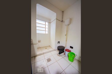 Banheiro  de casa à venda com 3 quartos, 102m² em Rio Branco, Porto Alegre