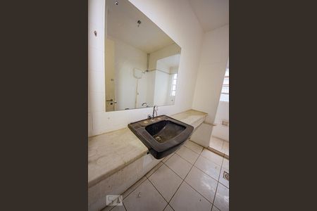 Banheiro  de casa à venda com 3 quartos, 102m² em Rio Branco, Porto Alegre