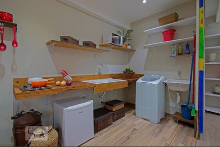 Cozinha de kitnet/studio para alugar com 1 quarto, 37m² em Real Parque, São Paulo