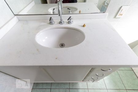 Banheiro da suíte de apartamento para alugar com 4 quartos, 90m² em Jardim Colombo, São Paulo