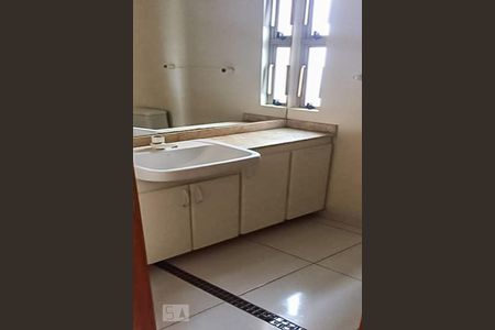 Banheiro de apartamento à venda com 3 quartos, 67m² em Vila Butantã, São Paulo