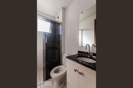 Banheiro de apartamento para alugar com 2 quartos, 50m² em Santa Mônica, Belo Horizonte