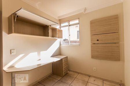 Quarto 2 - Detalhes de apartamento para alugar com 2 quartos, 50m² em Santa Mônica, Belo Horizonte