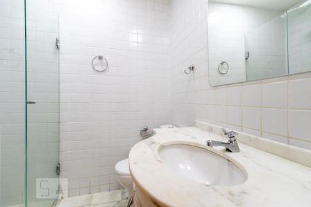 Banheiro de kitnet/studio à venda com 1 quarto, 27m² em Pinheiros, São Paulo