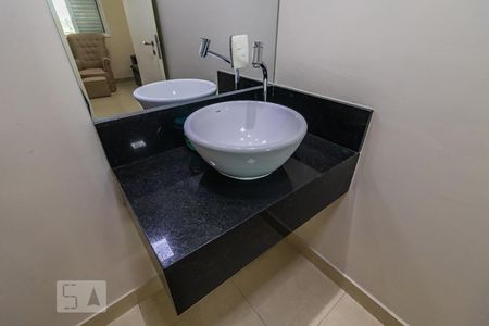 Detalhe do Lavabo de apartamento para alugar com 3 quartos, 105m² em Jardim Tupanci, Barueri