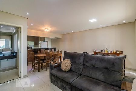 Sala de apartamento para alugar com 3 quartos, 105m² em Jardim Tupanci, Barueri