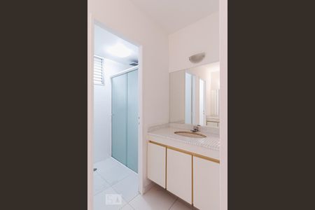 Banheiro de apartamento para alugar com 2 quartos, 90m² em Indianópolis, São Paulo