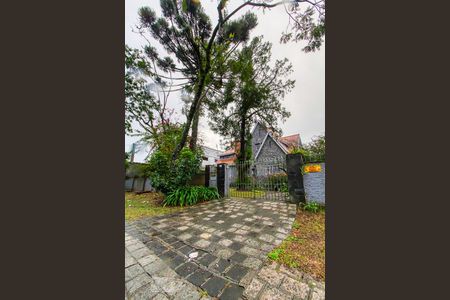 Casa para alugar com 270m², 5 quartos e 4 vagas Casa para alugar com 270m², 5 quartos e 4 vagasFachada