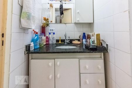 Pia do Banheiro de apartamento à venda com 1 quarto, 40m² em Sé, São Paulo