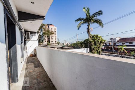 Sacada de casa à venda com 4 quartos, 180m² em Glória, Porto Alegre