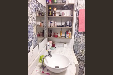 Banheiro de apartamento para alugar com 1 quarto, 50m² em Azenha, Porto Alegre