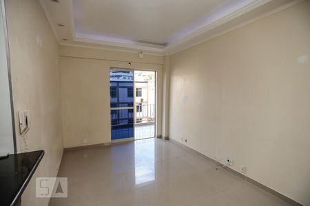 Apartamento à venda com 75m², 2 quartos e 1 vagaSala