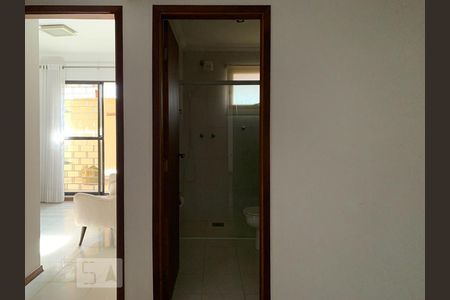 Corredor de apartamento para alugar com 3 quartos, 139m² em Cambuí, Campinas