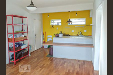 Cozinha de apartamento para alugar com 1 quarto, 45m² em Pinheiros, São Paulo