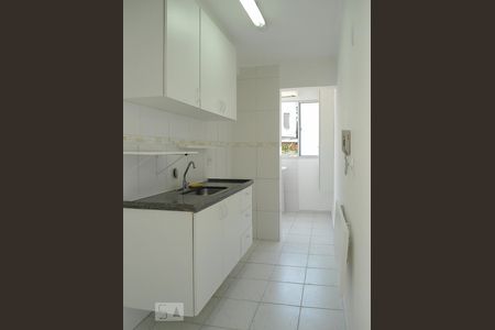 Cozinha de apartamento para alugar com 2 quartos, 48m² em Vila Mira, São Paulo