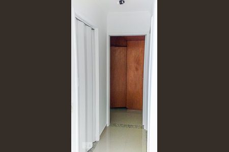 Corredor de apartamento para alugar com 2 quartos, 65m² em Vila São Paulo, São Paulo