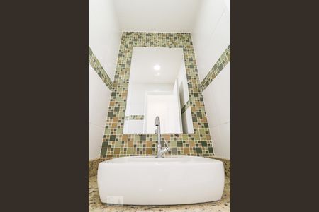 Banheiro de apartamento para alugar com 2 quartos, 57m² em Jacarepaguá, Rio de Janeiro