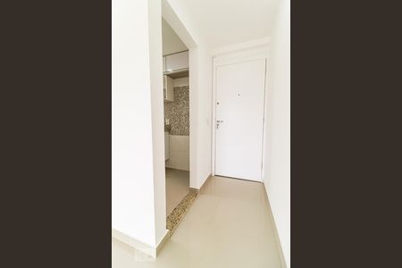 Hall de Entrada e Acesso a Cozinha e Área de Serviço de apartamento para alugar com 2 quartos, 57m² em Jacarepaguá, Rio de Janeiro