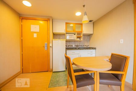 Cozinha  de apartamento para alugar com 1 quarto, 36m² em Rio Branco, Porto Alegre