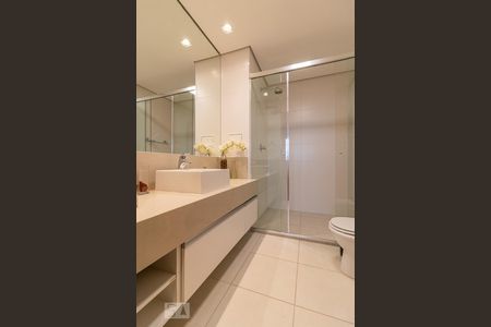 Banheiro de kitnet/studio para alugar com 1 quarto, 45m² em Tamboré, Santana de Parnaíba