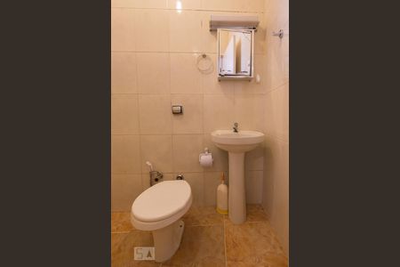 Banheiro de casa para alugar com 1 quarto, 55m² em Alto da Lapa, São Paulo