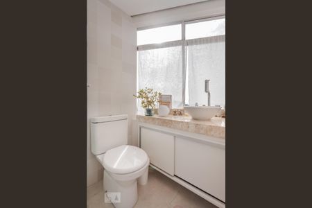 Banheiro da Suíte de apartamento à venda com 2 quartos, 119m² em Vila Jardim, Porto Alegre