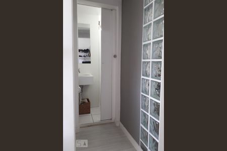 Corredor de apartamento para alugar com 1 quarto, 50m² em Cambuci, São Paulo
