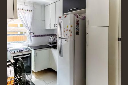 Cozinha de apartamento para alugar com 3 quartos, 52m² em Jardim Julieta, São Paulo