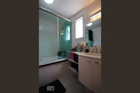 Apartamento à venda com 85m², 2 quartos e 2 vagas Apartamento à venda com 85m², 2 quartos e 2 vagasBanheiro da Suíte 2