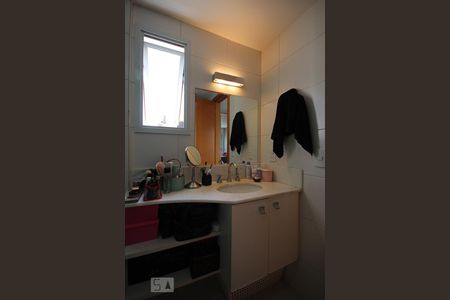 Apartamento à venda com 85m², 2 quartos e 2 vagas Apartamento à venda com 85m², 2 quartos e 2 vagasBanheiro da Suíte 2