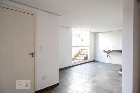 Sala de casa de condomínio para alugar com 2 quartos, 85m² em Vila Prudente, São Paulo