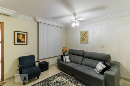 Sala de Estar de casa à venda com 3 quartos, 200m² em Parque Residencial Oratorio, São Paulo