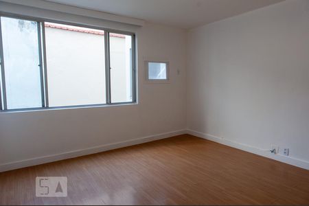 Sala de apartamento para alugar com 2 quartos, 60m² em Humaitá, Rio de Janeiro