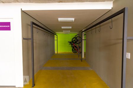 Bicicletário  de apartamento para alugar com 2 quartos, 49m² em Jardim Cirino, Osasco