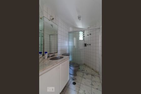 Banheiro social de apartamento para alugar com 1 quarto, 76m² em Pinheiros, São Paulo