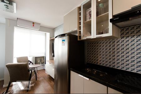 Cozinha de kitnet/studio para alugar com 1 quarto, 24m² em Liberdade, São Paulo