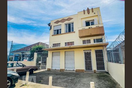 Fachada de casa à venda com 3 quartos, 180m² em Glória, Porto Alegre