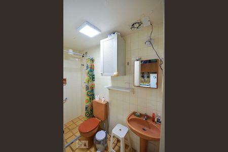 Banheiro de kitnet/studio para alugar com 1 quarto, 30m² em Cerqueira César, São Paulo