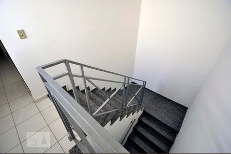 Escadas de kitnet/studio para alugar com 1 quarto, 22m² em Vila Gomes, São Paulo