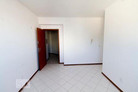 Sala de kitnet/studio para alugar com 1 quarto, 45m² em Barreiros, São José
