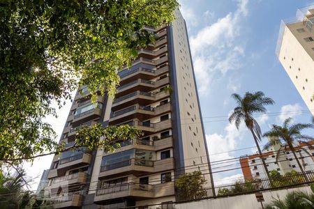 Apartamento à venda com 176m², 3 quartos e sem vaga Apartamento à venda com 176m², 3 quartos e sem vagaFachada