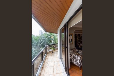 Apartamento à venda com 176m², 3 quartos e sem vaga Apartamento à venda com 176m², 3 quartos e sem vagaVaranda da sala