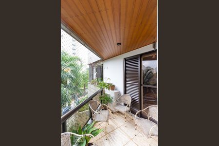 Apartamento à venda com 176m², 3 quartos e sem vaga Apartamento à venda com 176m², 3 quartos e sem vagaVaranda da sala